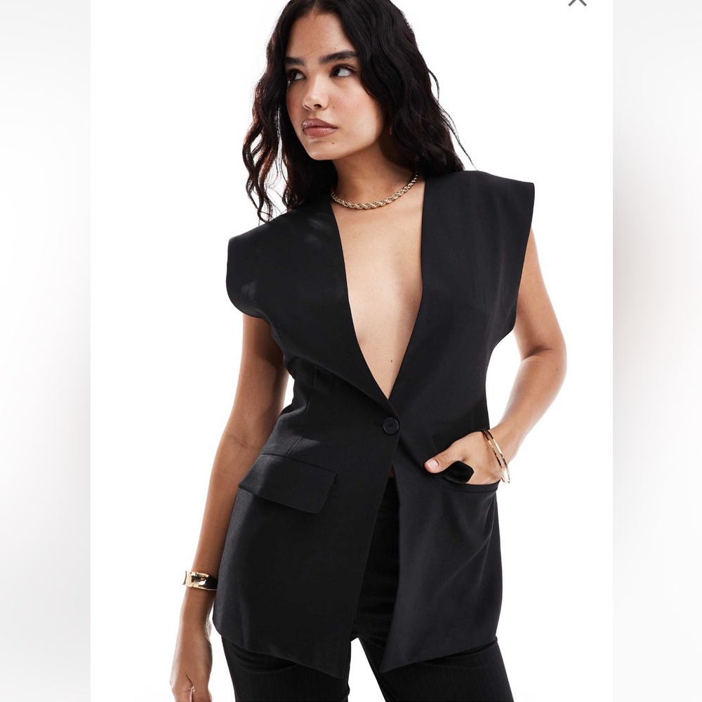 Stylish Black Sleeveless Blazer